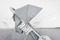 Elodie Details - wózek spacerowy MONDO - Pebble Green + pałąk do wózka - ZESTAW