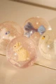 Konges-Slojd---Pileczka-kauczukowa-z-figurka-2-pak---poodlebow.webp