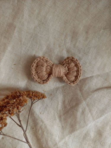 Lightbule_Kokardka_dziergana_Baby_latte