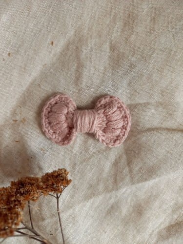 Lightblue_Kokardka_dziergana_Baby_pudrowa