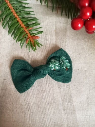 Lightblue_Spinka_pętelka_haftowana_choinki